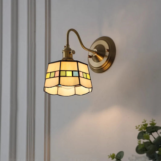 Applique murale vitrail allumée